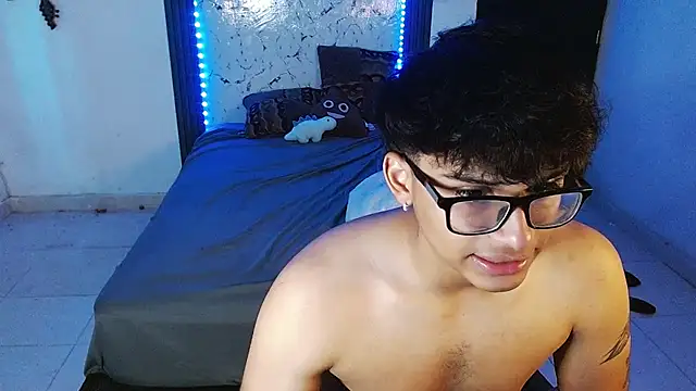 Mr_yisuzz লাইভ XXX চ্যাট