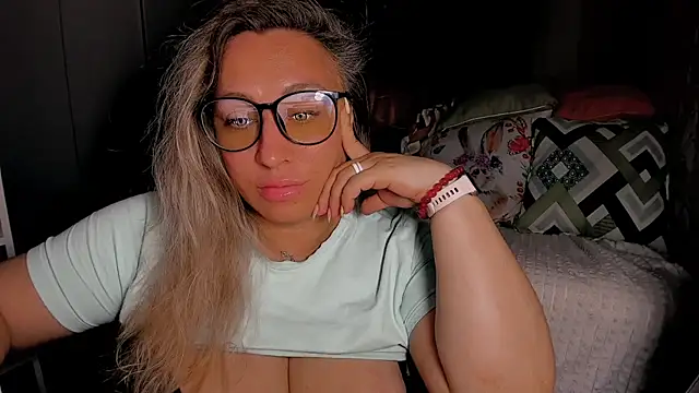 CumOnMy_Tits' Live XXX Chat