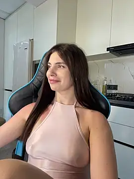 CurlyLara's Live XXX Chat