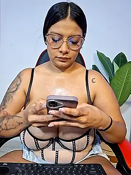Megan_hugeboobs live XXX chat