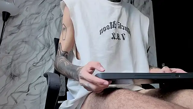 Arteemiiis live XXX chat