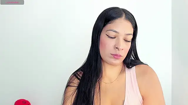 bella_hadid1_ Adlı Modelin Canlı XXX Sohbeti