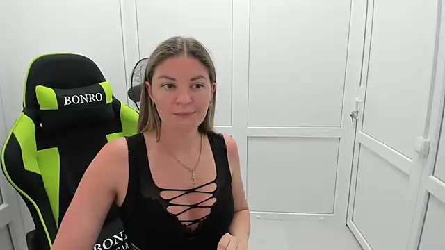 MiaSummerr_ Adlı Modelin Canlı XXX Sohbeti