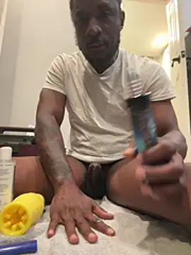 bigzaddycoco Show in webcam