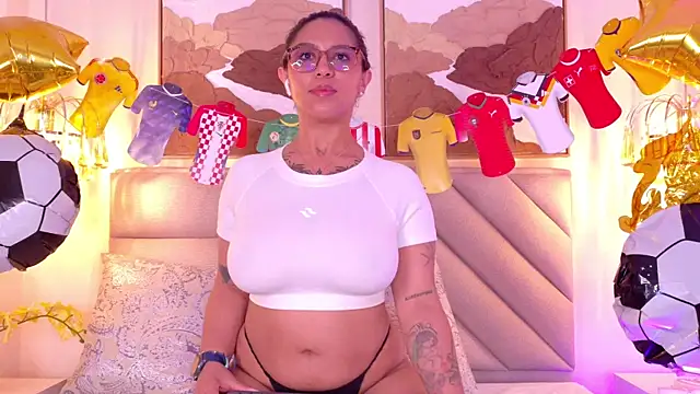 Chat XXX en directo de Sharlot18