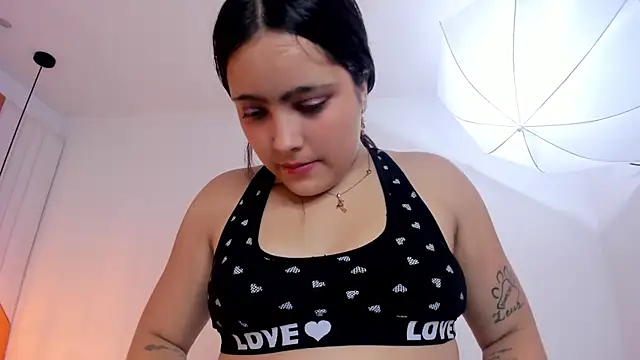 MelanyRosset live XXX chat