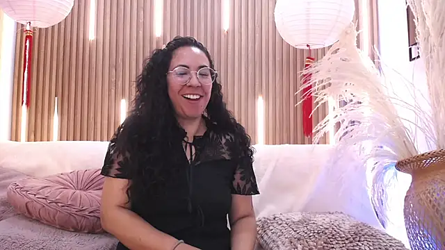 Velvet_Curly লাইভ XXX চ্যাট