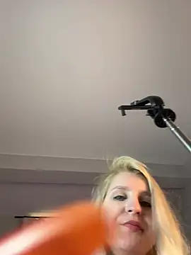 Hot_blondie: απευθείας συνομιλία ΧΧΧ