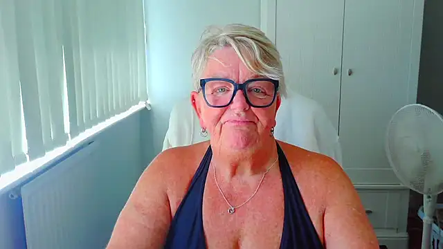 BridgetBlueEyes' Live XXX Chat