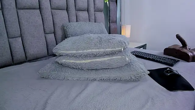 EMMAHILL1 Adlı Modelin Canlı XXX Sohbeti