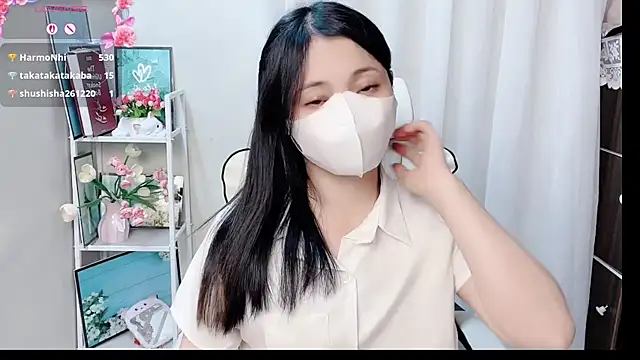 Chat XXX en directo de Clover_Nhi