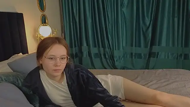 Онлайн чат XXX FloraLarsson