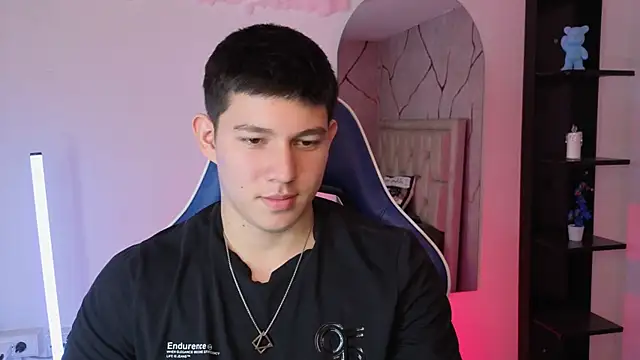 JamesCr_ live XXX chat