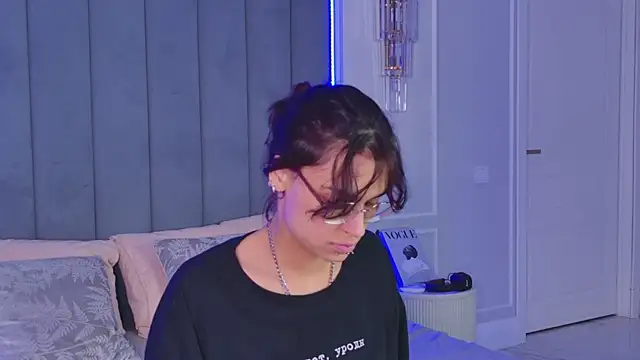VioletAsh élő XXX-chatje