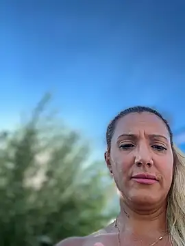 צ'אט XXX בשידור חי של adya-aly