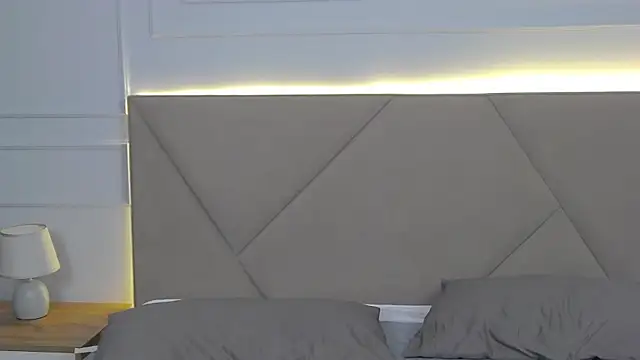 ArianaMilss' Live XXX Chat