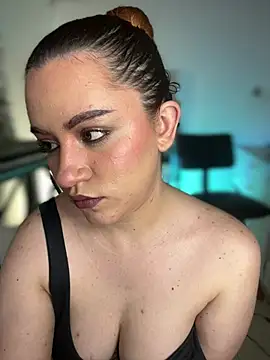 دردشة NikkiNix الجنسية المباشرة