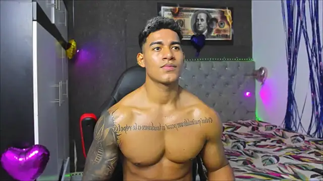 luigi_hot_ Adlı Modelin Canlı XXX Sohbeti