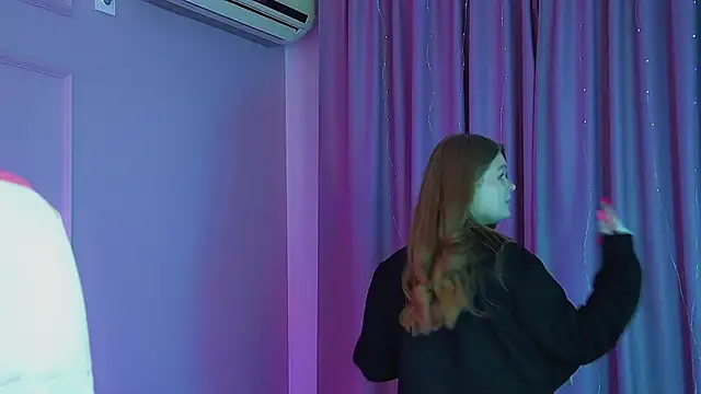 CrystalLyons Adlı Modelin Canlı XXX Sohbeti