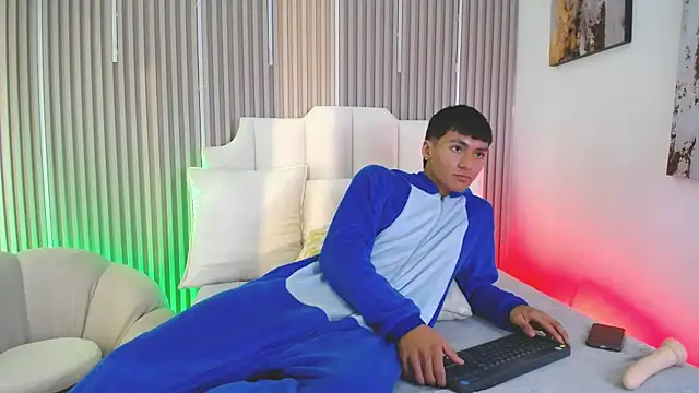 Živý XXX chat AdrianStark_
