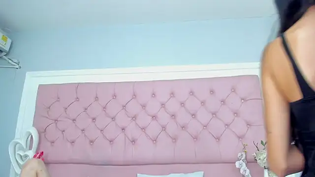 Chat +18 de SarahDoll__ ao vivo