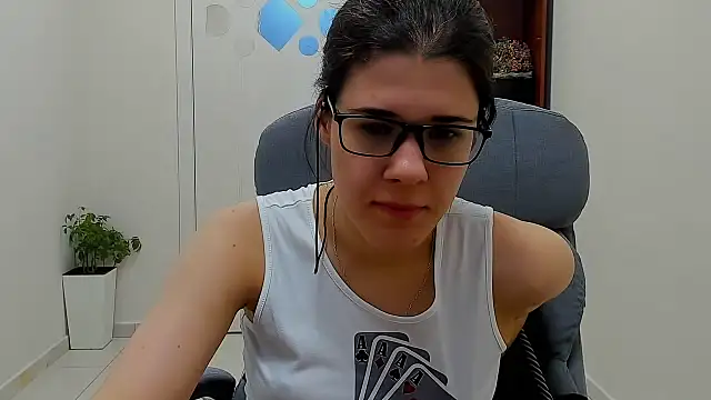 Онлайн чат XXX Joannia