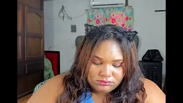 XXX chat uživo modela Sexy_BigLaila