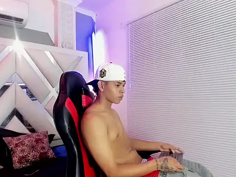 Chat +18 de nova_mitchell7 ao vivo