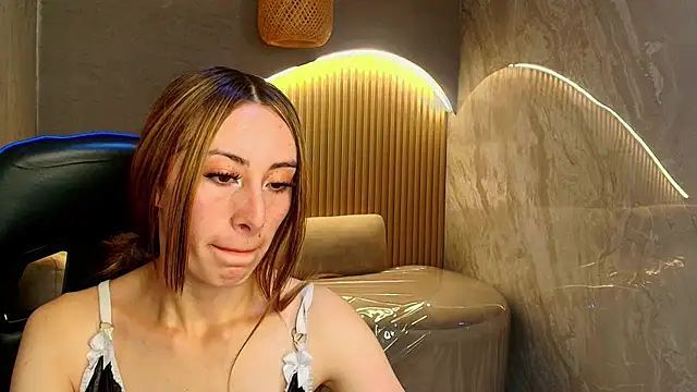 katalina_r_ 即時 XXX 聊天