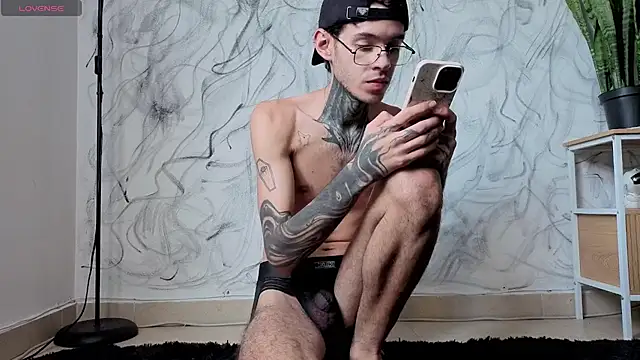 Arteemiiis' Live XXX Chat