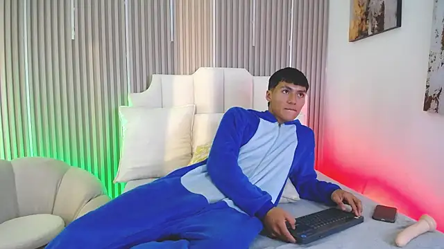 XXX chat uživo modela AdrianStark_