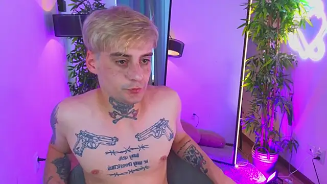drillfi11's Live XXX Chat