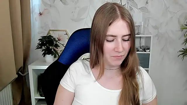 candy_Megan Adlı Modelin Canlı XXX Sohbeti