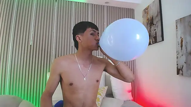 AdrianStark_ Chat XXX live
