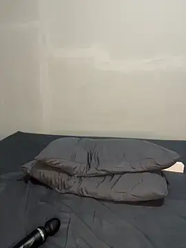 XXX chat uživo modela petite_bee