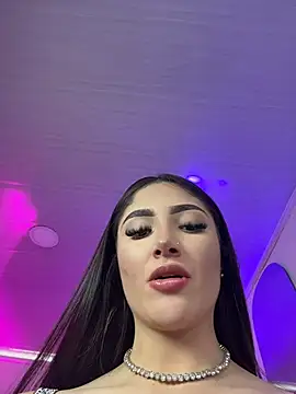 XXX chat uživo modela babyy_nicols_m