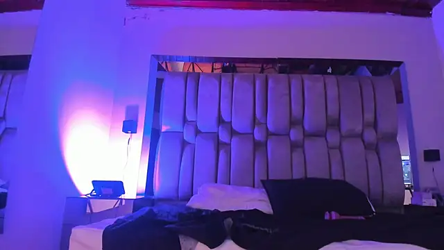 XXX chat uživo modela NikkySmiith
