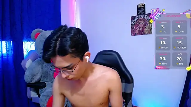 OwenBluee's Live XXX Chat