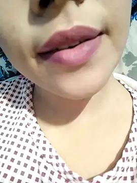 XXX chat uživo modela Anki-doll