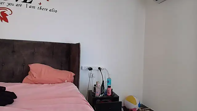 XXX chat uživo modela YasminQueen001