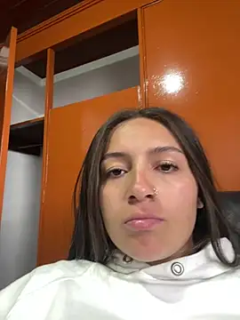 Alyha_cortes_ 即時 XXX 聊天