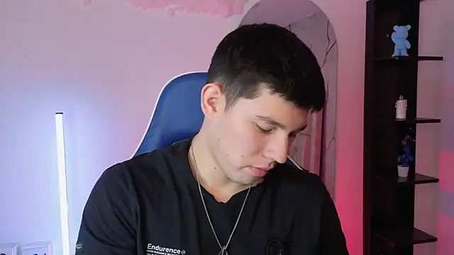 JamesCr_ Live XXX-Chat