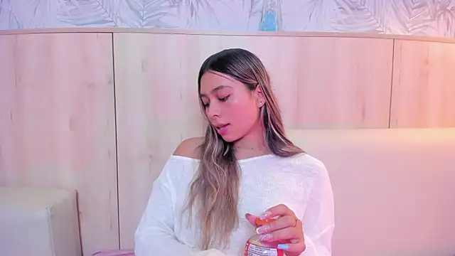 SophieBenson Adlı Modelin Canlı XXX Sohbeti