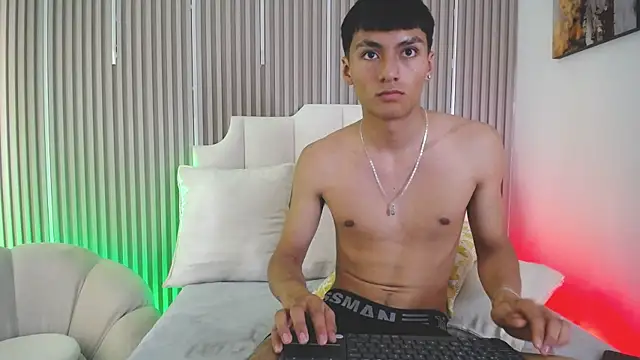 AdrianStark_ – Naživo XXX chat