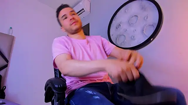 mike_257 Adlı Modelin Canlı XXX Sohbeti