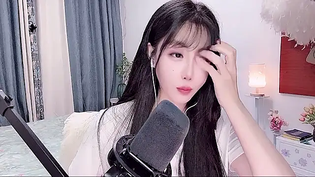 Laura_520: απευθείας συνομιλία ΧΧΧ