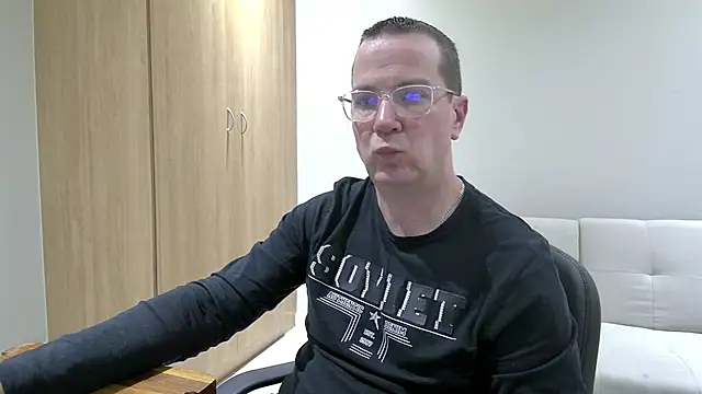 BrettJ81: онлайн-секс-чат