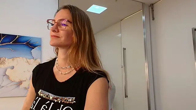 Chat +18 de Milf_Tea ao vivo