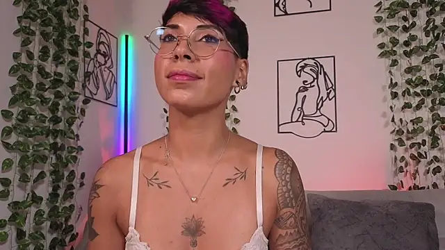 Chat +18 de MiaMorgan_ ao vivo