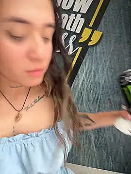 XXX chat uživo modela SinSirenXXX